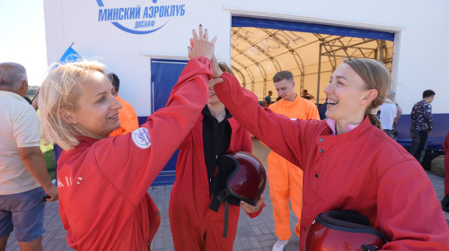Команда ПВТ – в небе: прыжки с парашютом в честь Дня Независимости